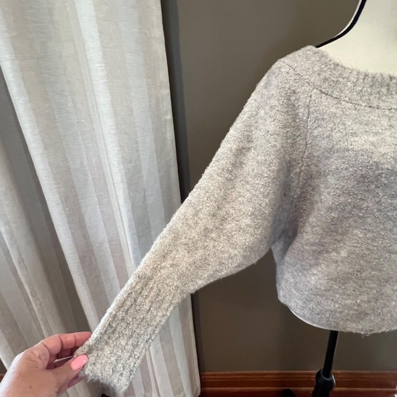 Women's Express Wool Blend Scoop Neck Oatmeal, Batwing Sleeve, Size Medium - Picture 10 of 10